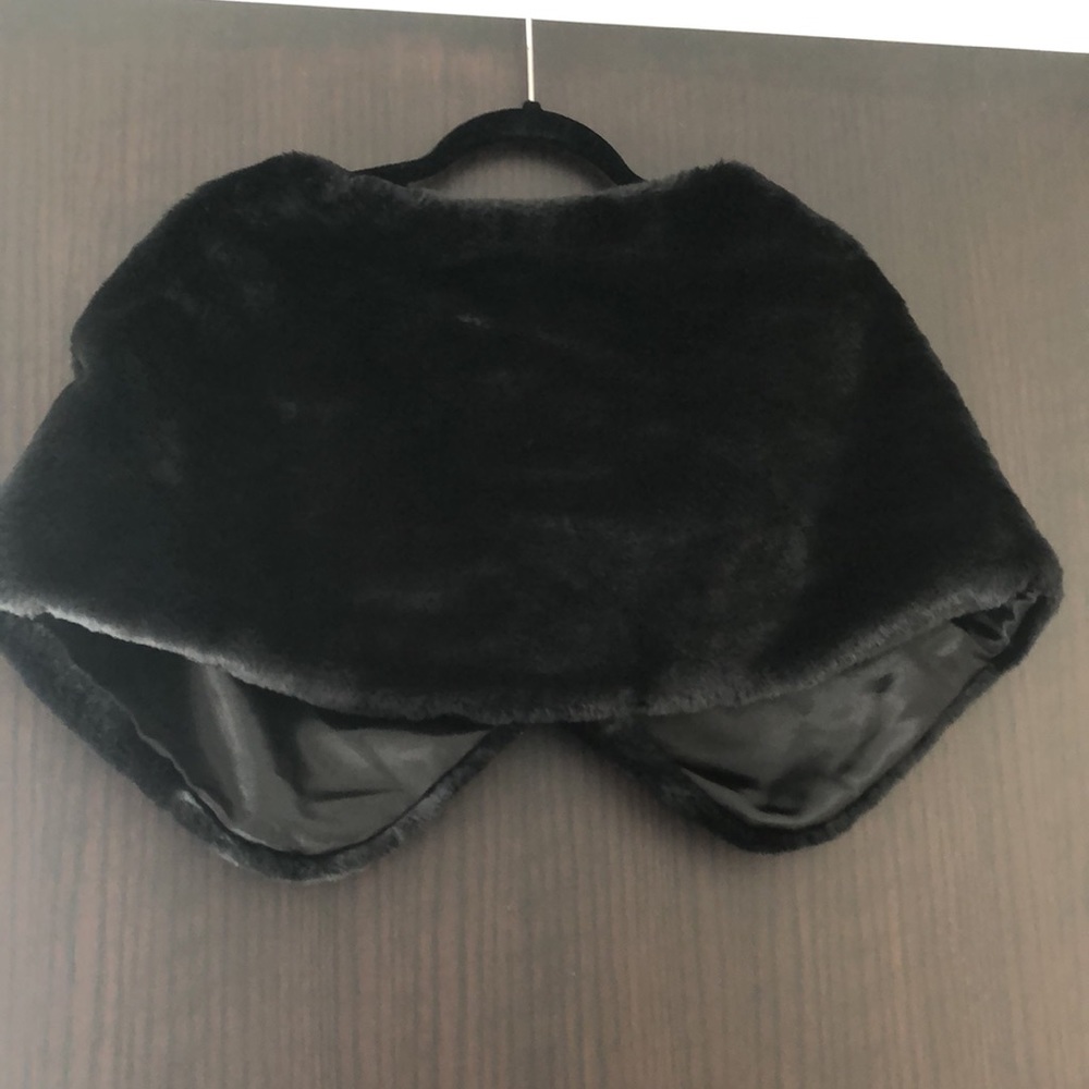 Tahari Faux Fur Cape - Picture 2 of 5